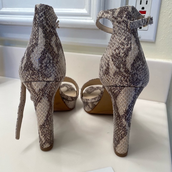 Vince Camuto Snake print Sathina Heels - Picture 4 of 9